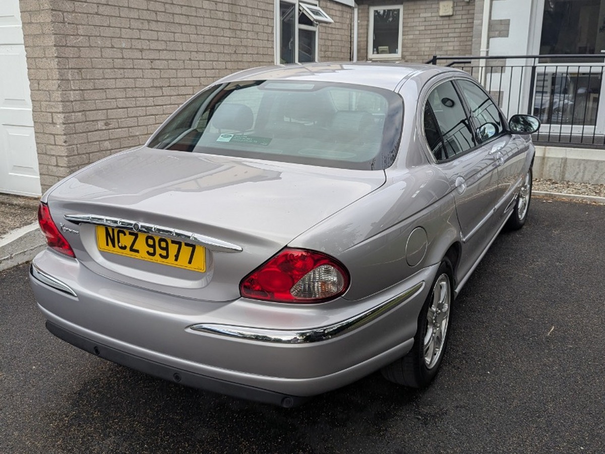 2002 Jaguar X Type Image 2