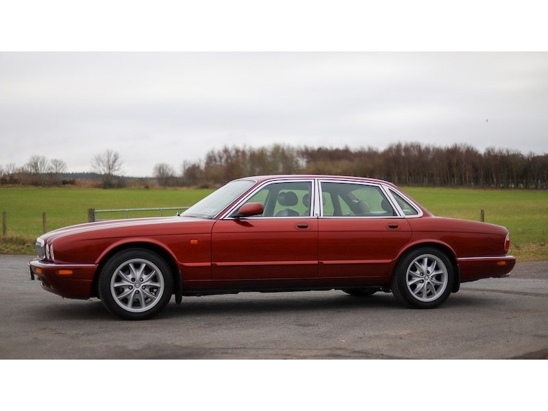 2003 Jaguar XJ Image 2