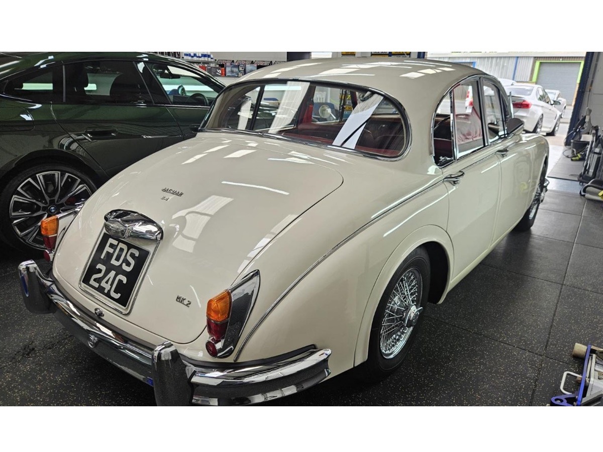 1965 Jaguar MK II Image 3