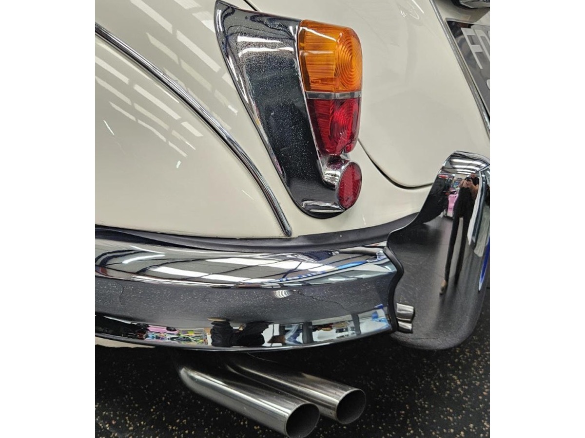 1965 Jaguar MK II Image 5