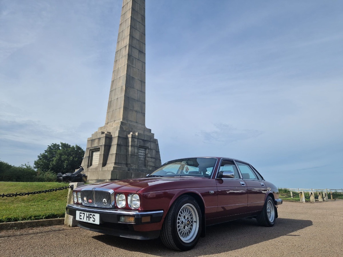 1990 Jaguar XJ Image 2