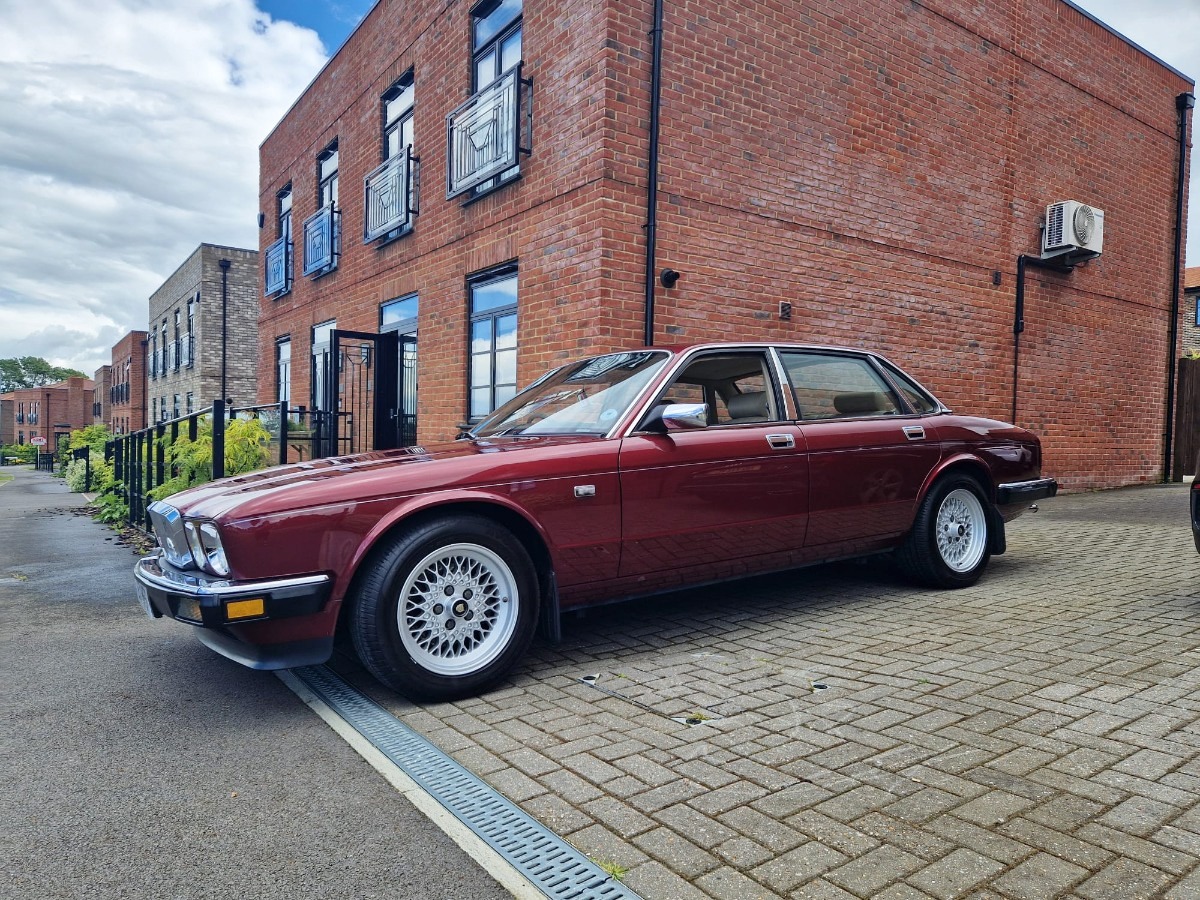 1990 Jaguar XJ Image 7