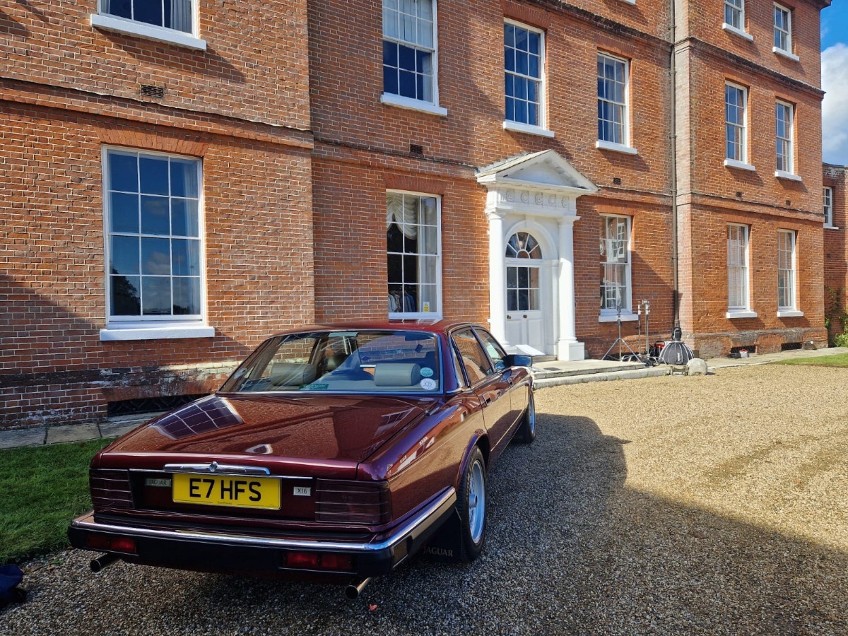 1990 Jaguar XJ Image 8