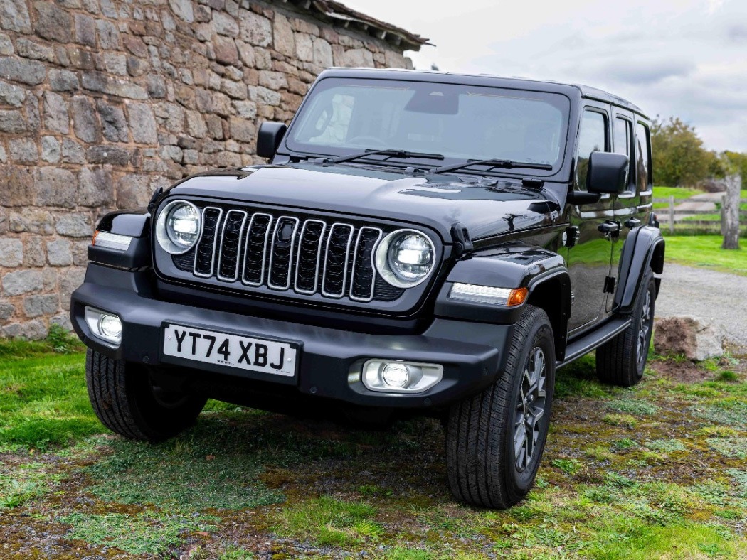 2025 Jeep Sahara Image 3