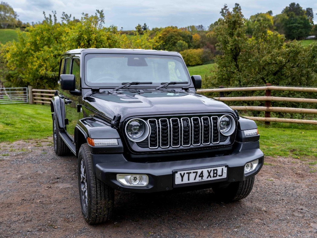 2025 Jeep Sahara Image 6