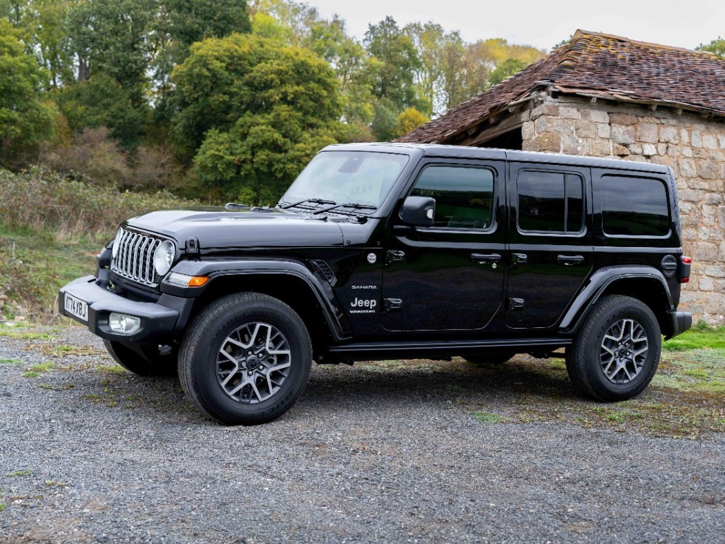 2025 Jeep Sahara Image 8