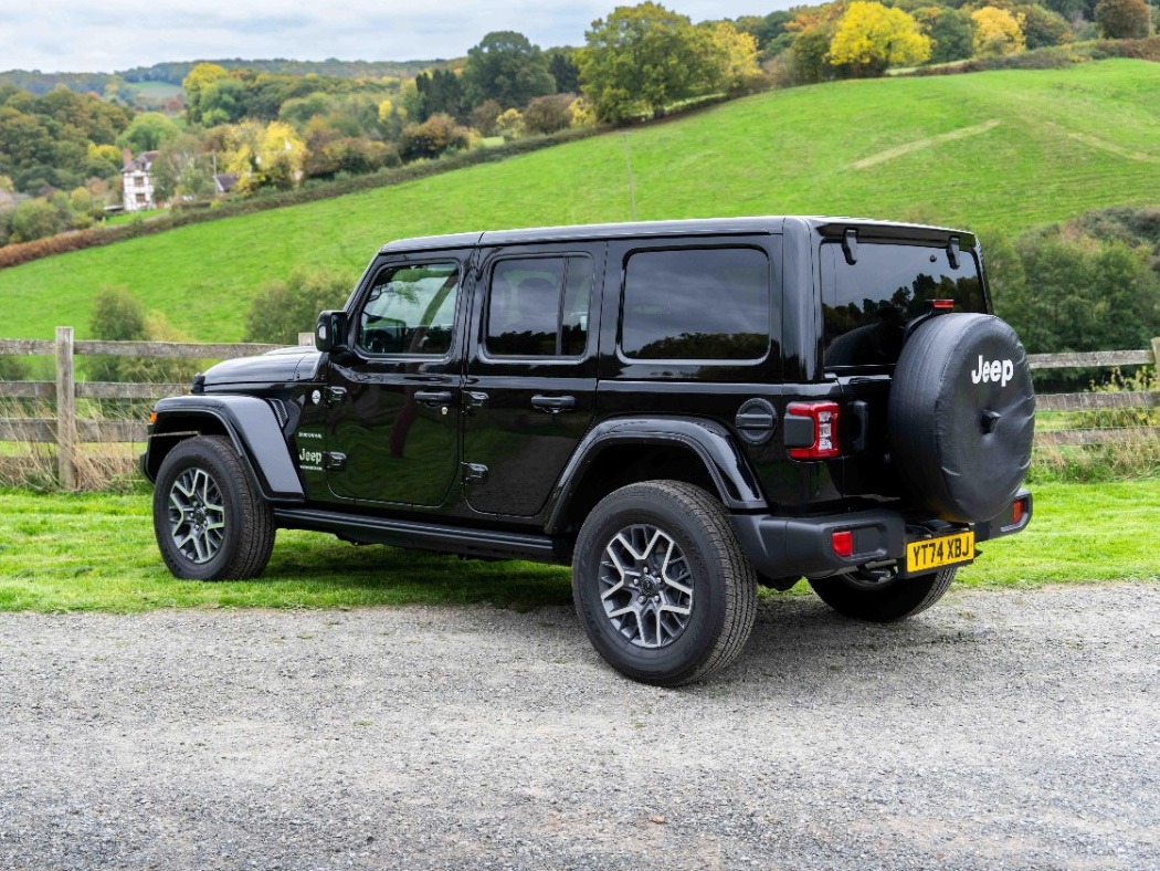 2025 Jeep Sahara Image 9
