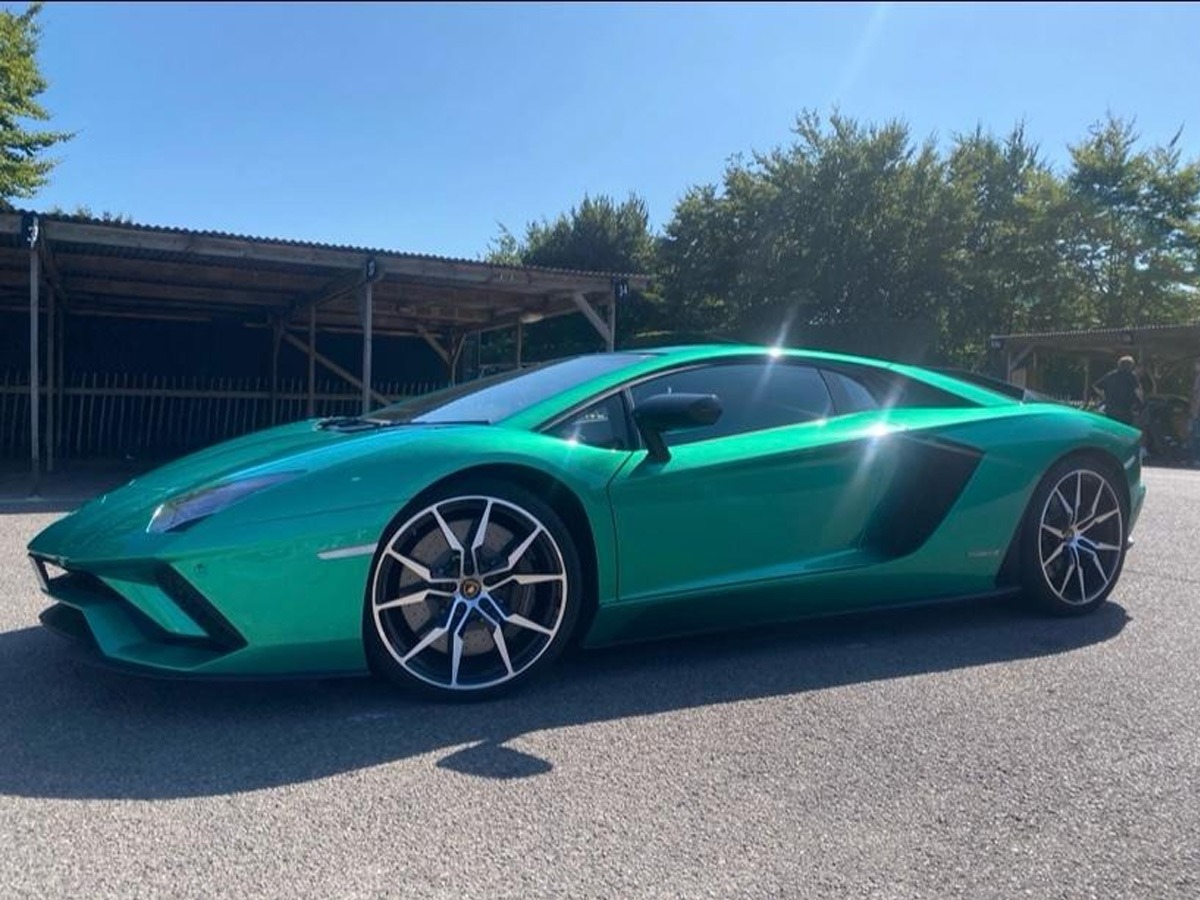 2017 Lamborghini Aventador Image 3