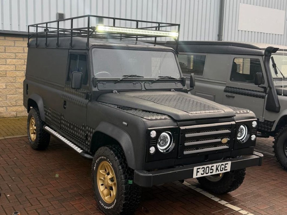 1988 Land Rover Defender 110 Image 1