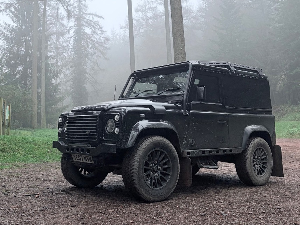 2007 Land Rover Defender 90 Image 1