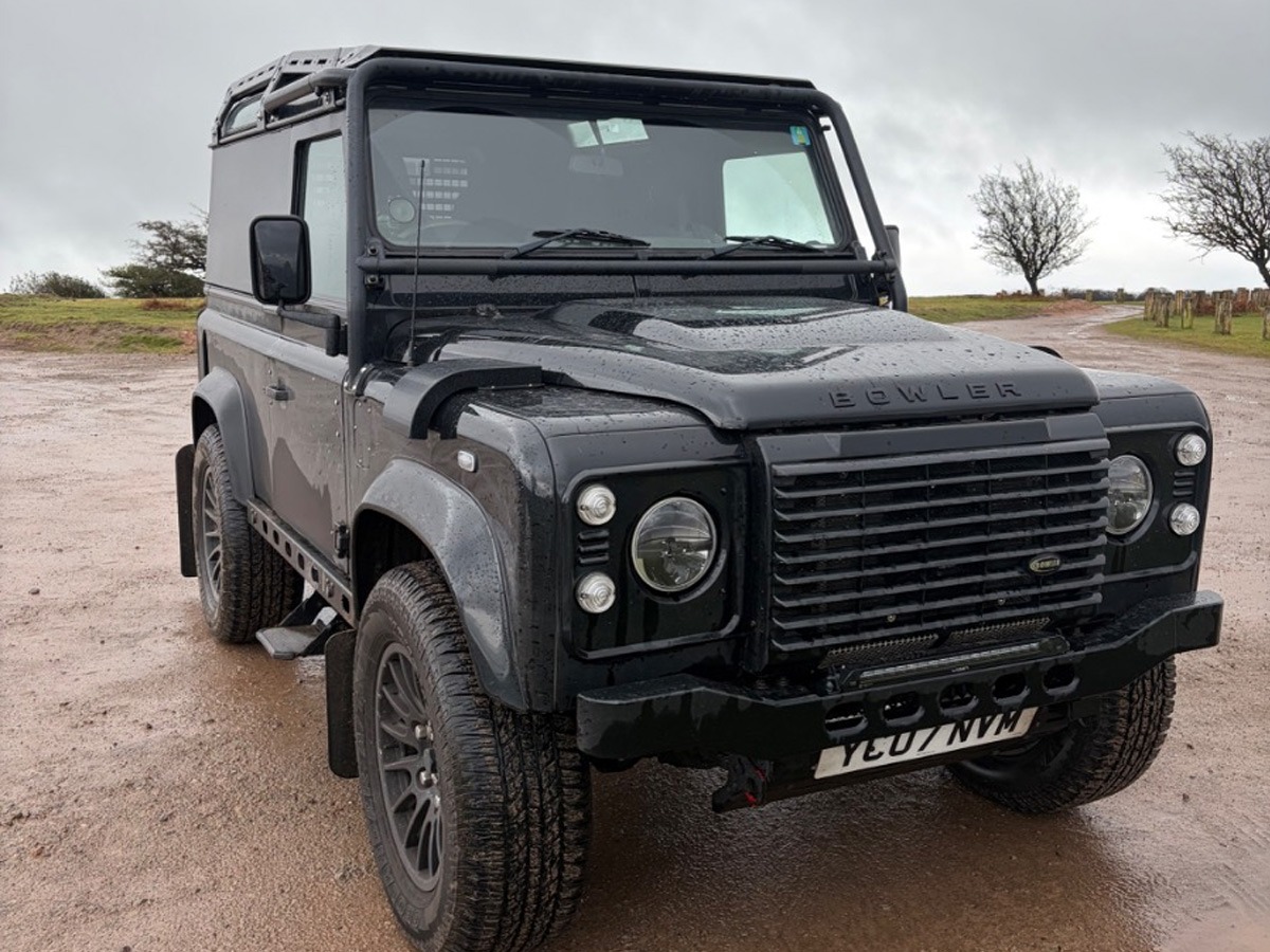 2007 Land Rover Defender 90 Image 4