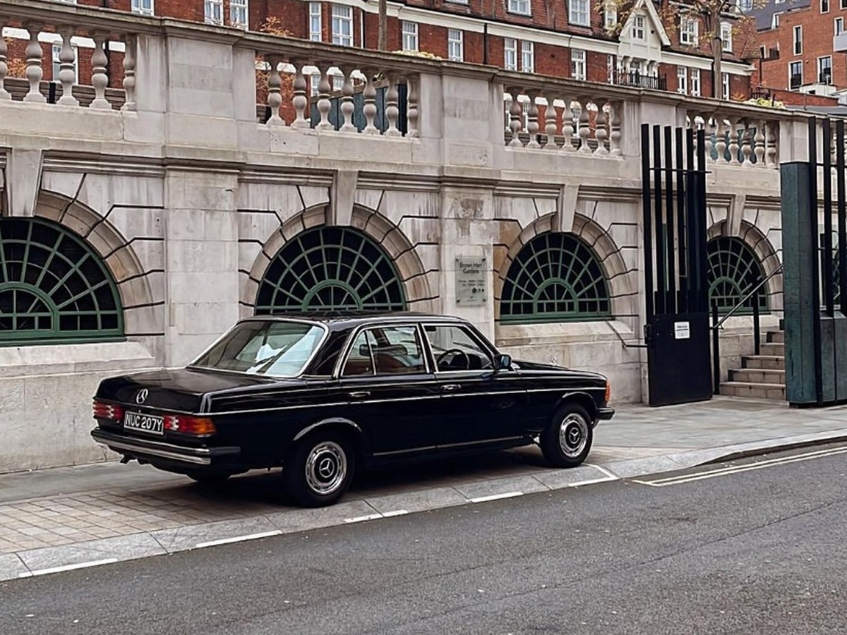 1982 Mercedes-Benz 200 Image 14