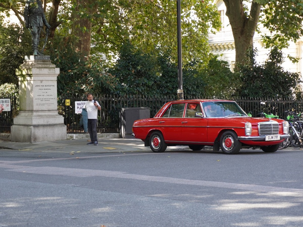 1976 Mercedes-Benz 240 Image 18