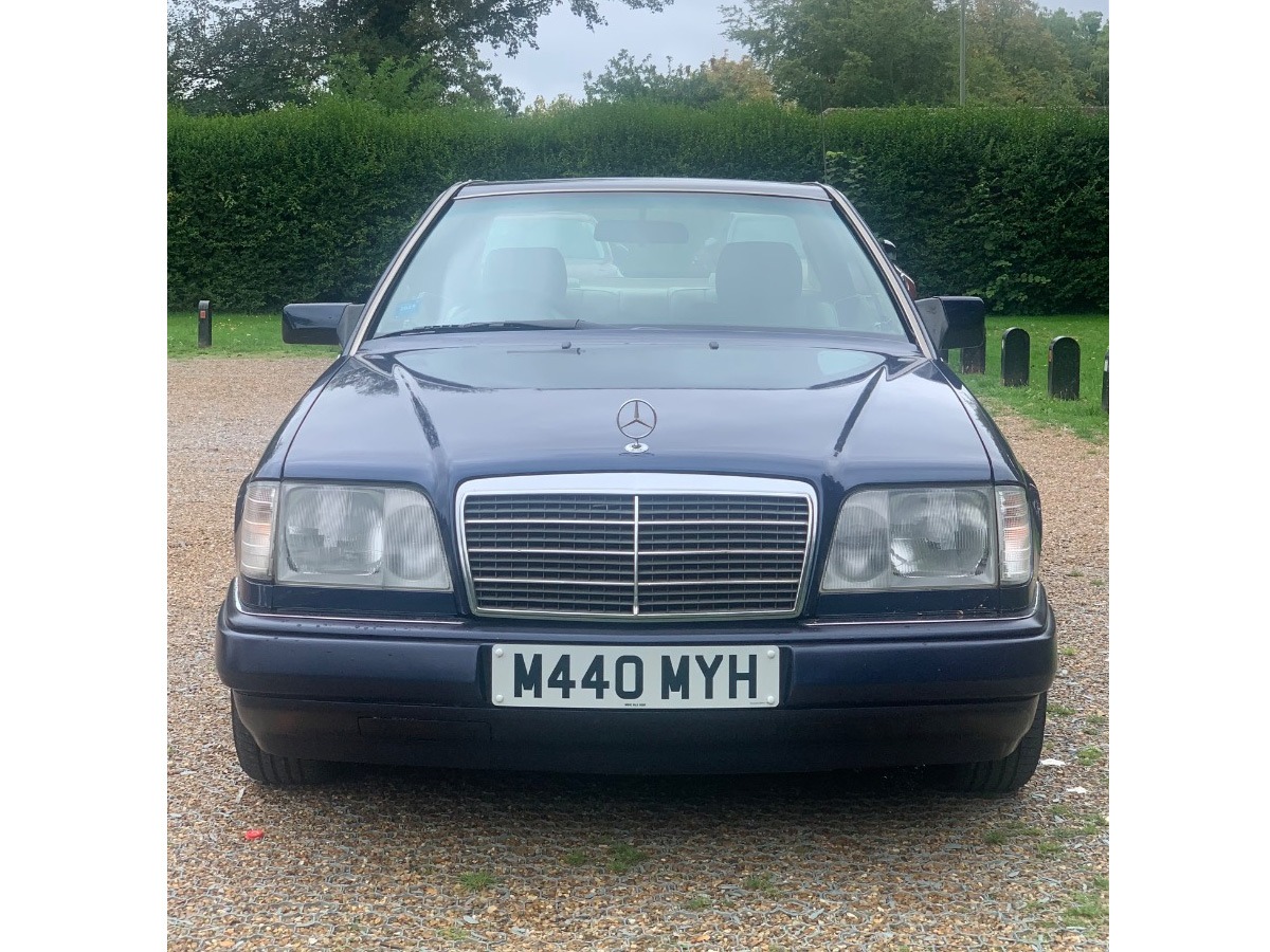 1995 Mercedes-Benz 220 Image 1