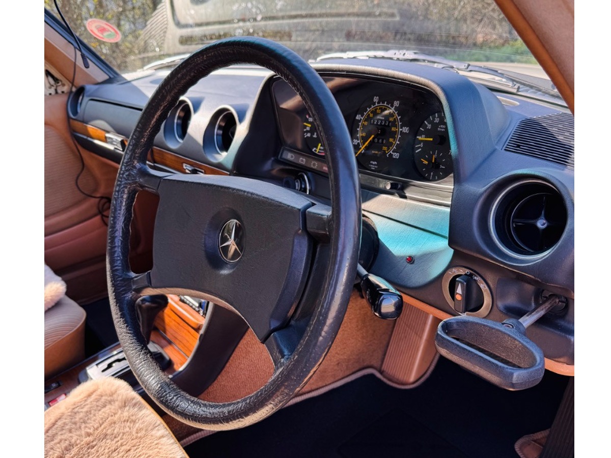 1981 Mercedes-Benz W123 Image 9