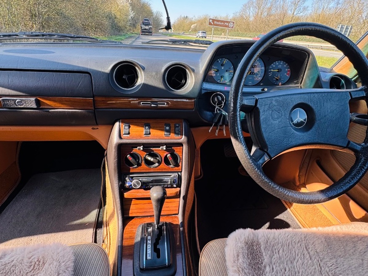 1981 Mercedes-Benz W123 Image 10