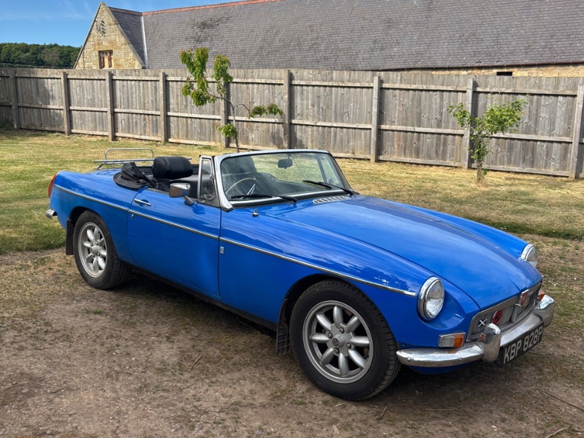 1976 MG MGB Image 1