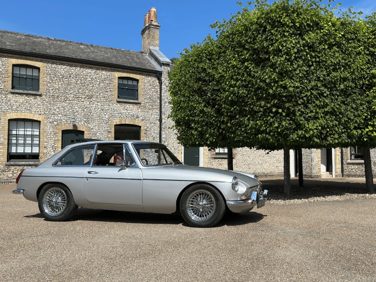 1971 MG B Image 2
