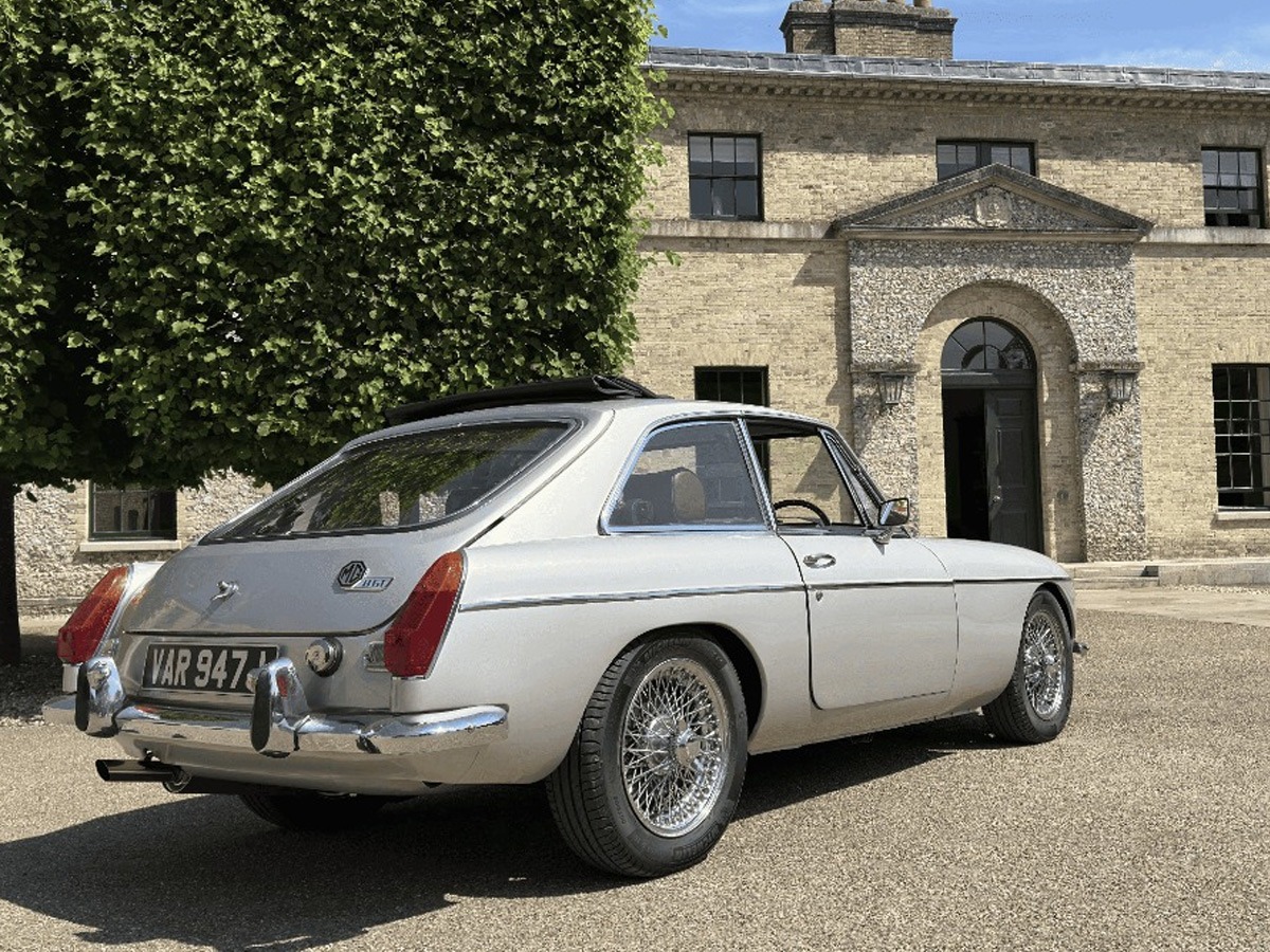 1971 MG B Image 3
