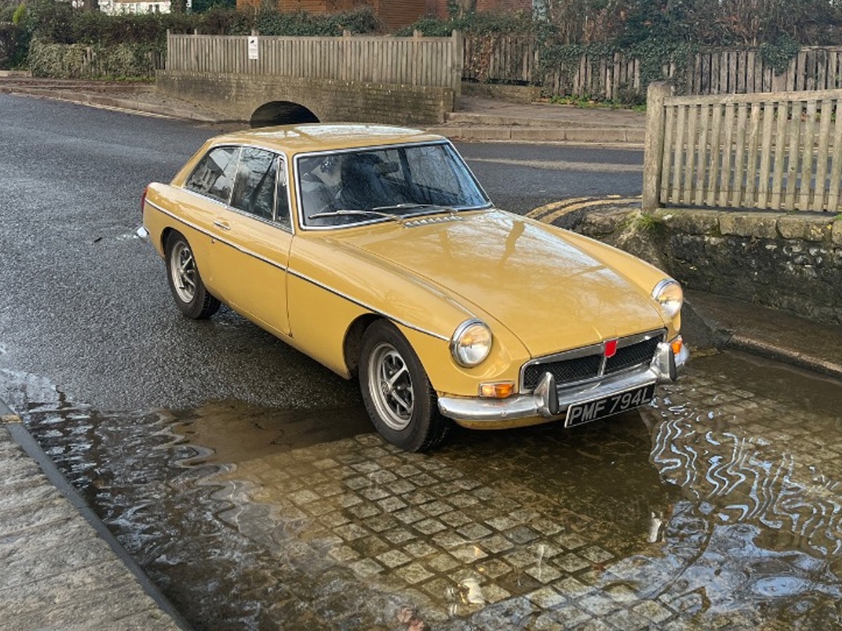 1973 MG B Image 1