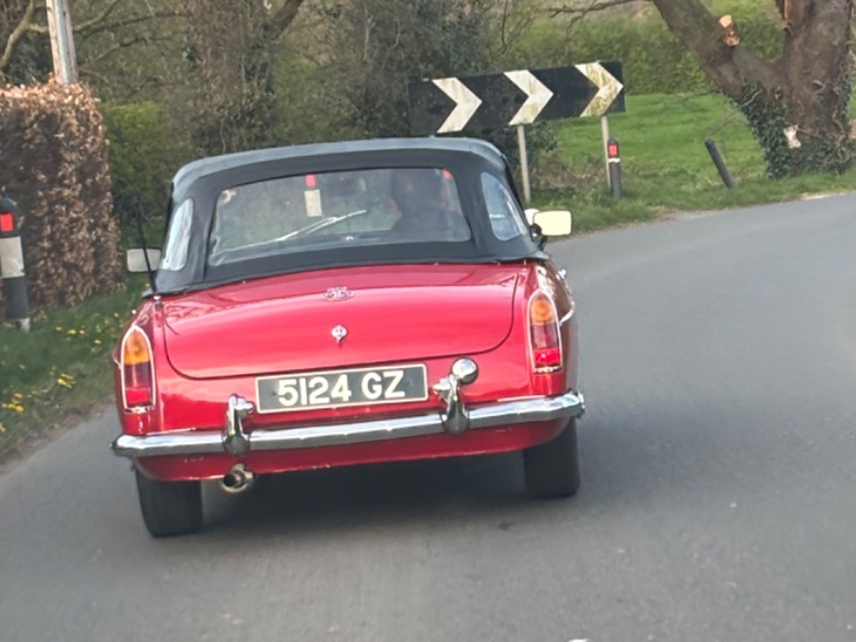 1964 MG B Image 3