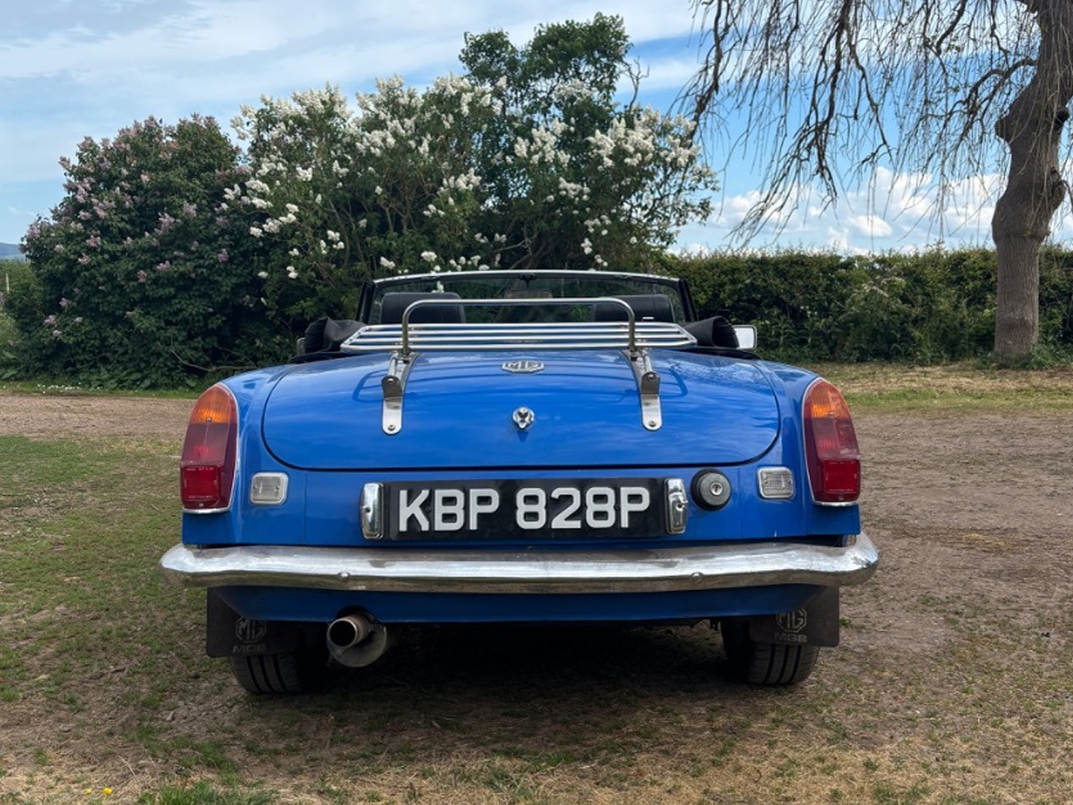 1976 MG MGB Image 3