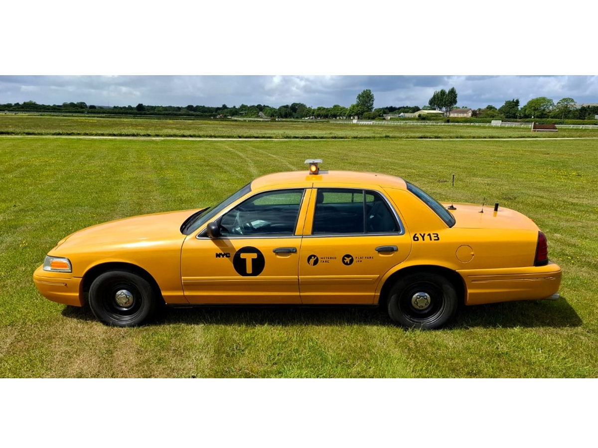 2007 Ford Crown Victoria Image 2