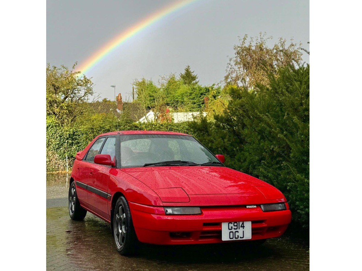 1990 Mazda 323 Image 2