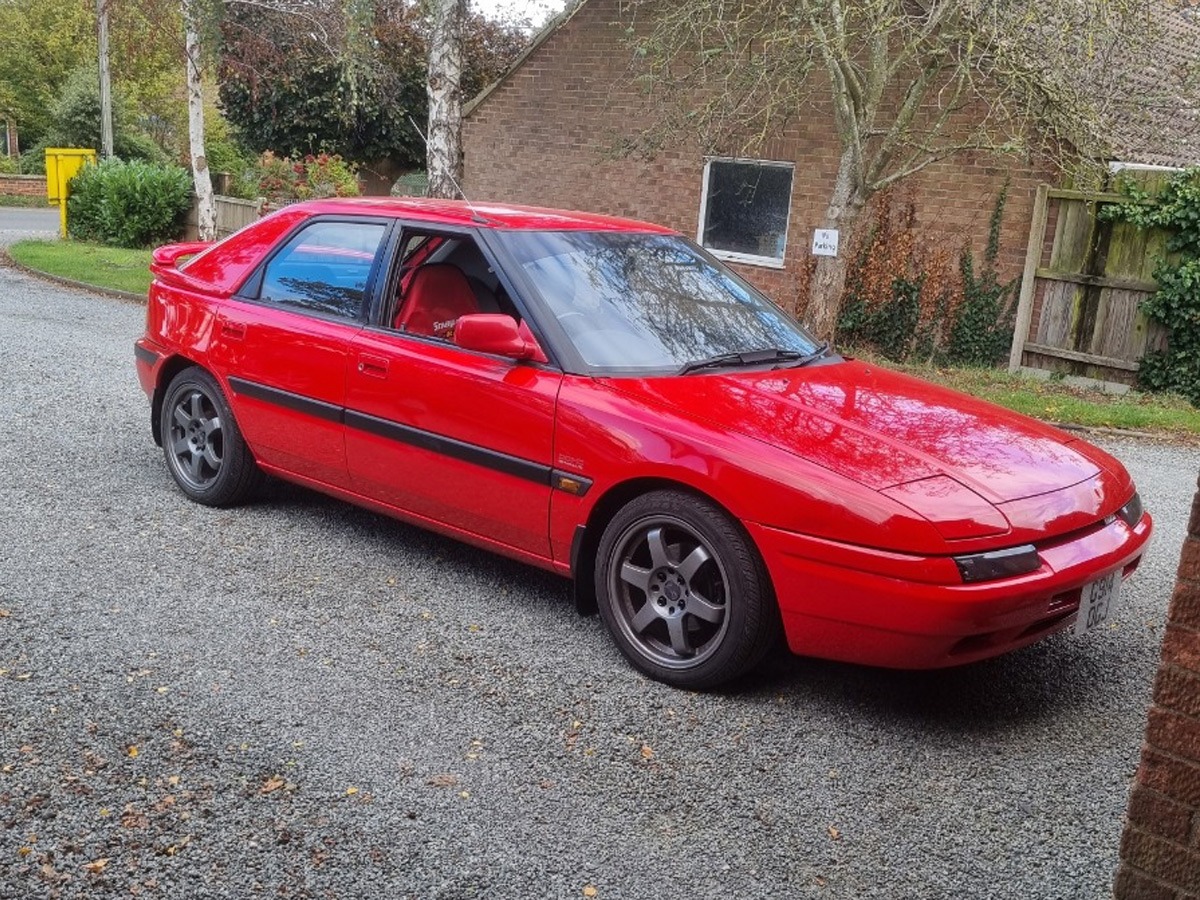 1990 Mazda 323 Image 1