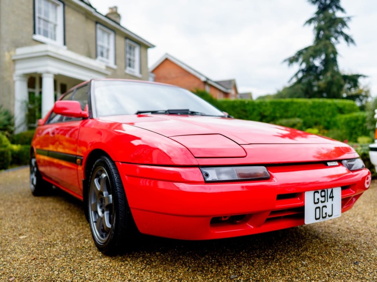 1990 Mazda 323 Image 3