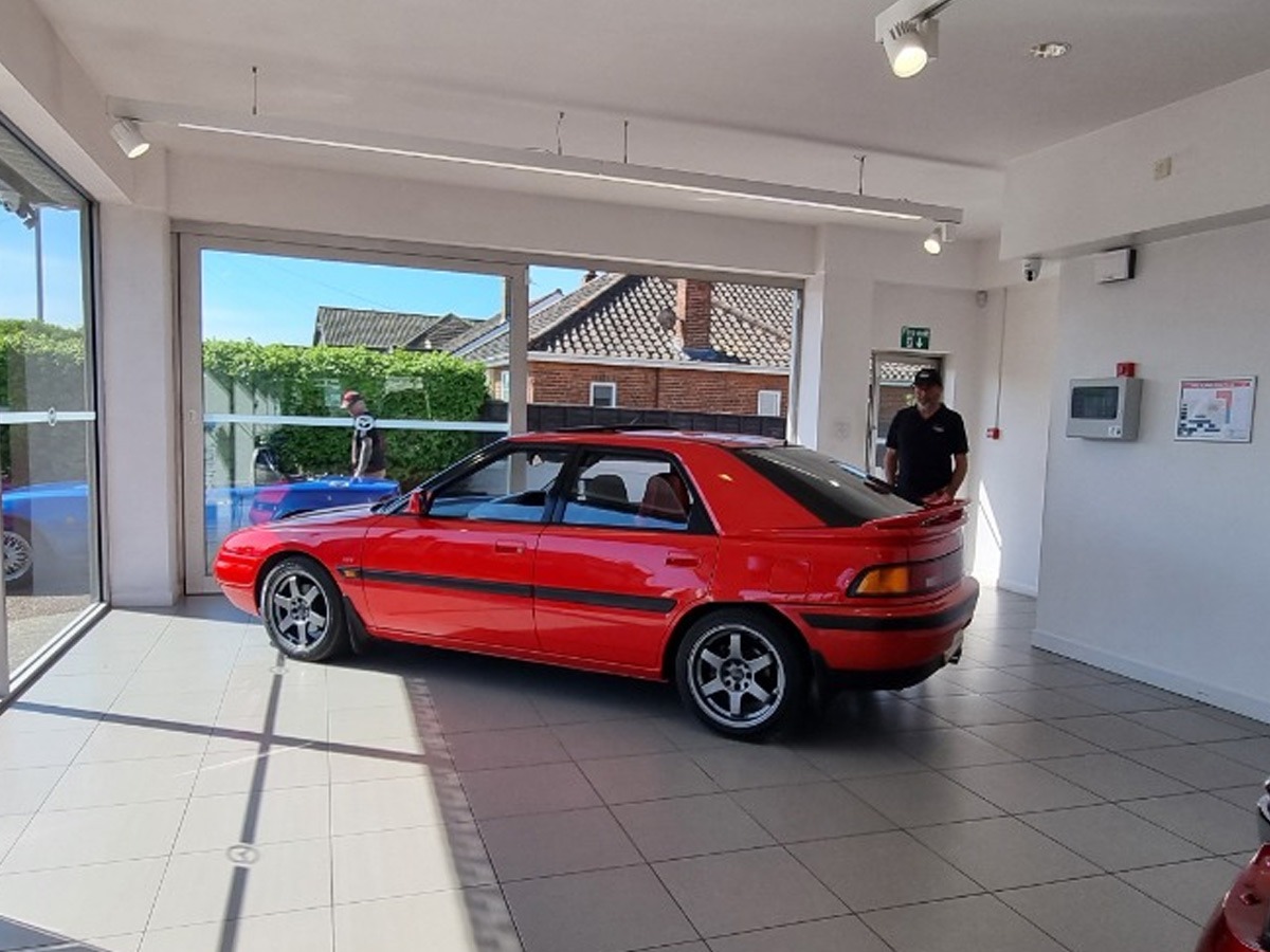 1990 Mazda 323 Image 5