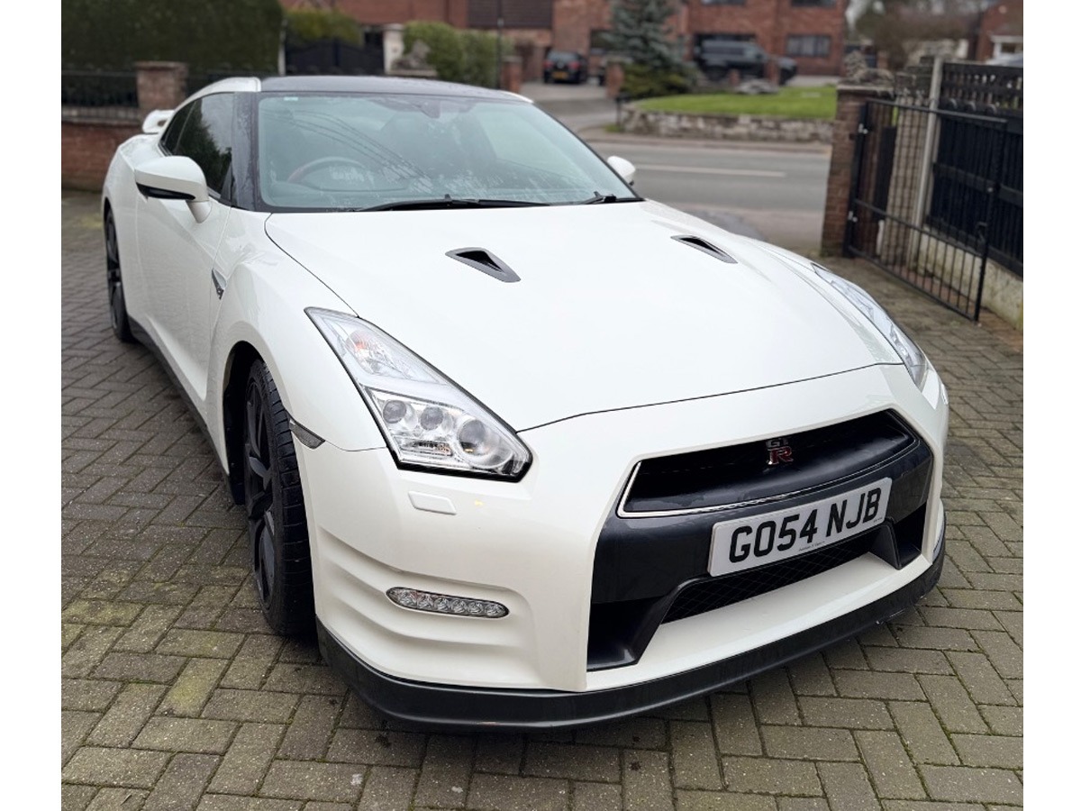 2016 Nissan GT-R Image 1