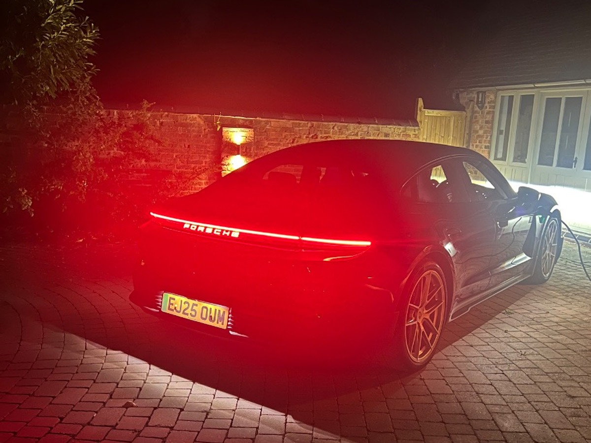 2025 Porsche Taycan Image 6