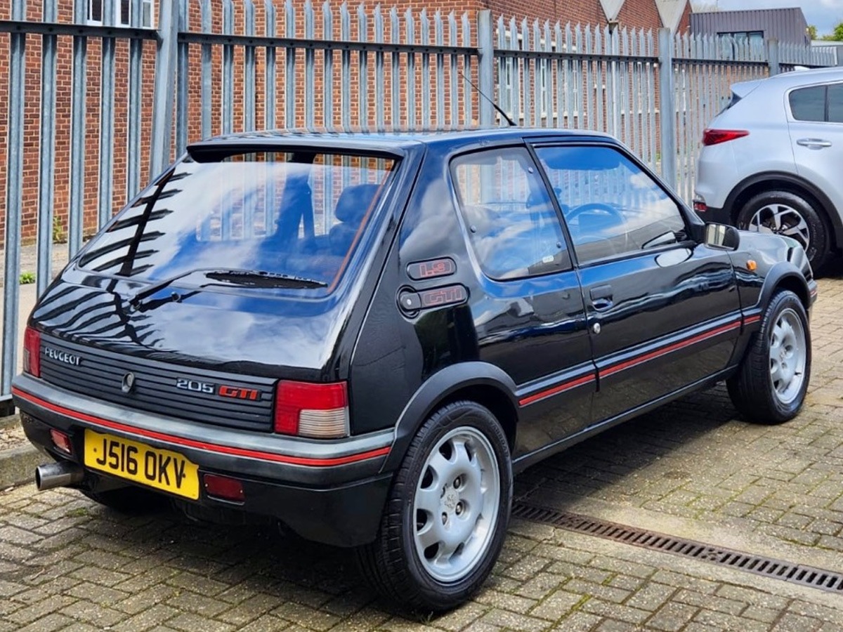 1992 Peugeot 205 Image 3