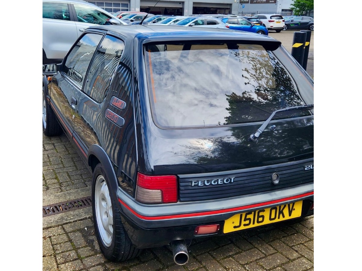 1992 Peugeot 205 Image 4