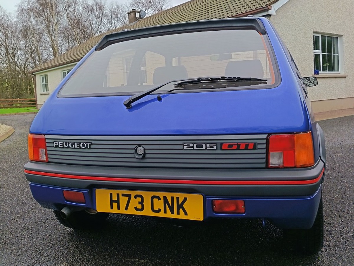 1990 Peugeot 205 Image 4