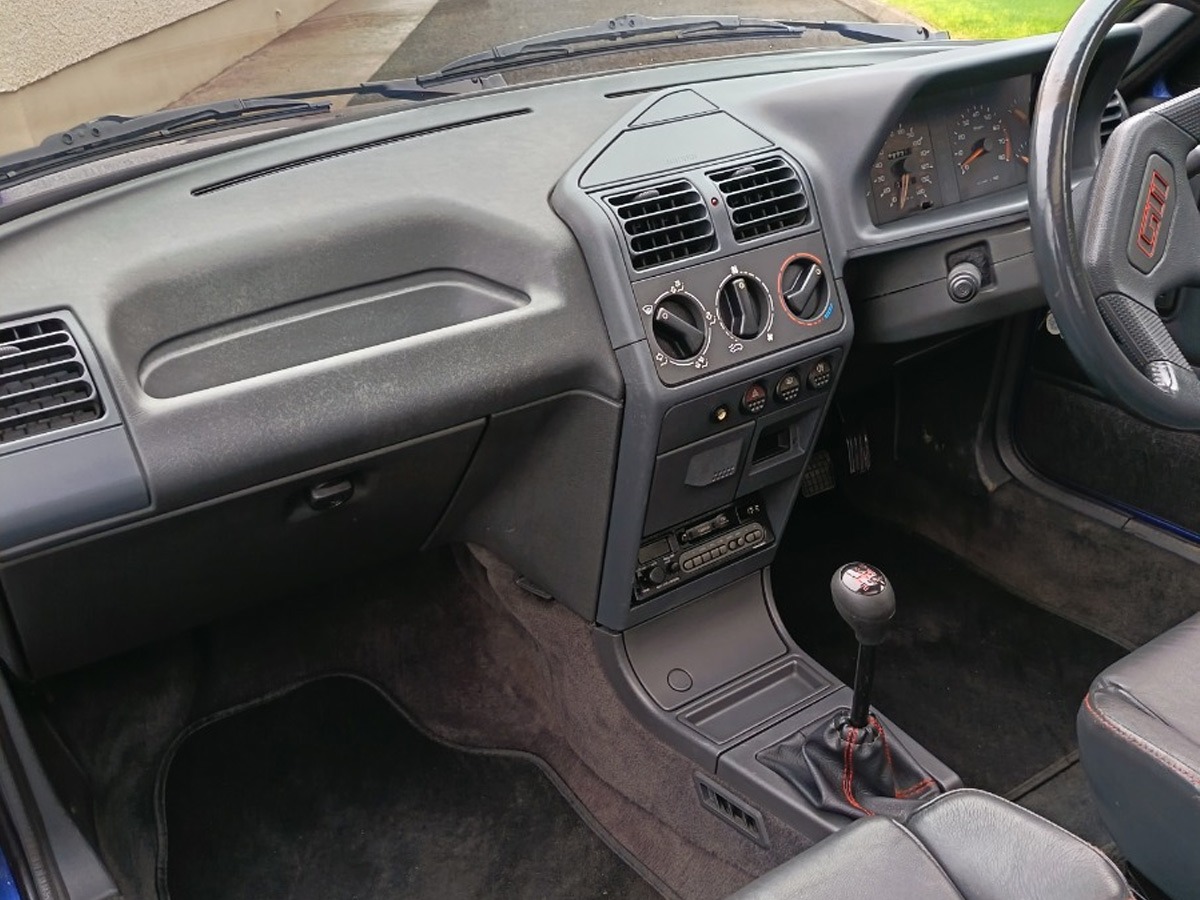 1990 Peugeot 205 Image 8