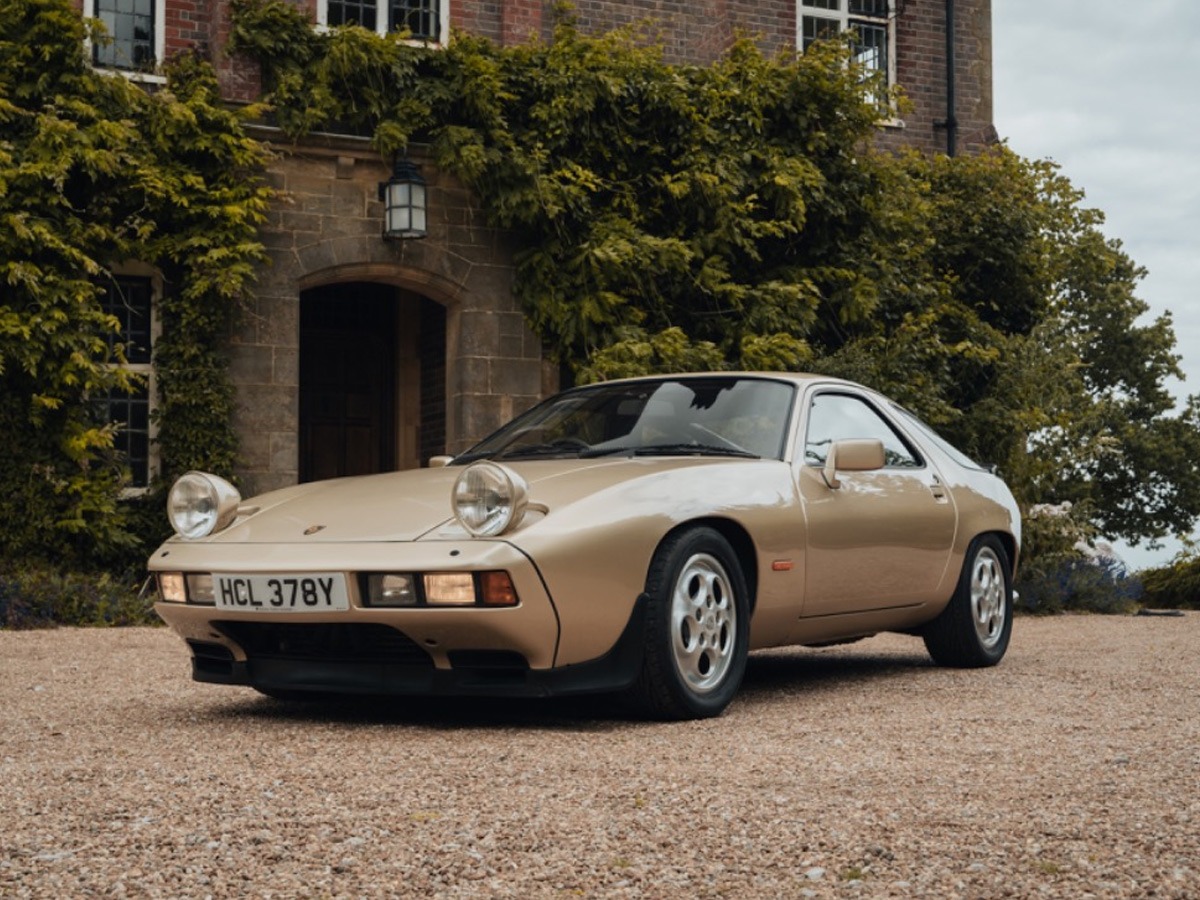 1982 Porsche 928 Image 1