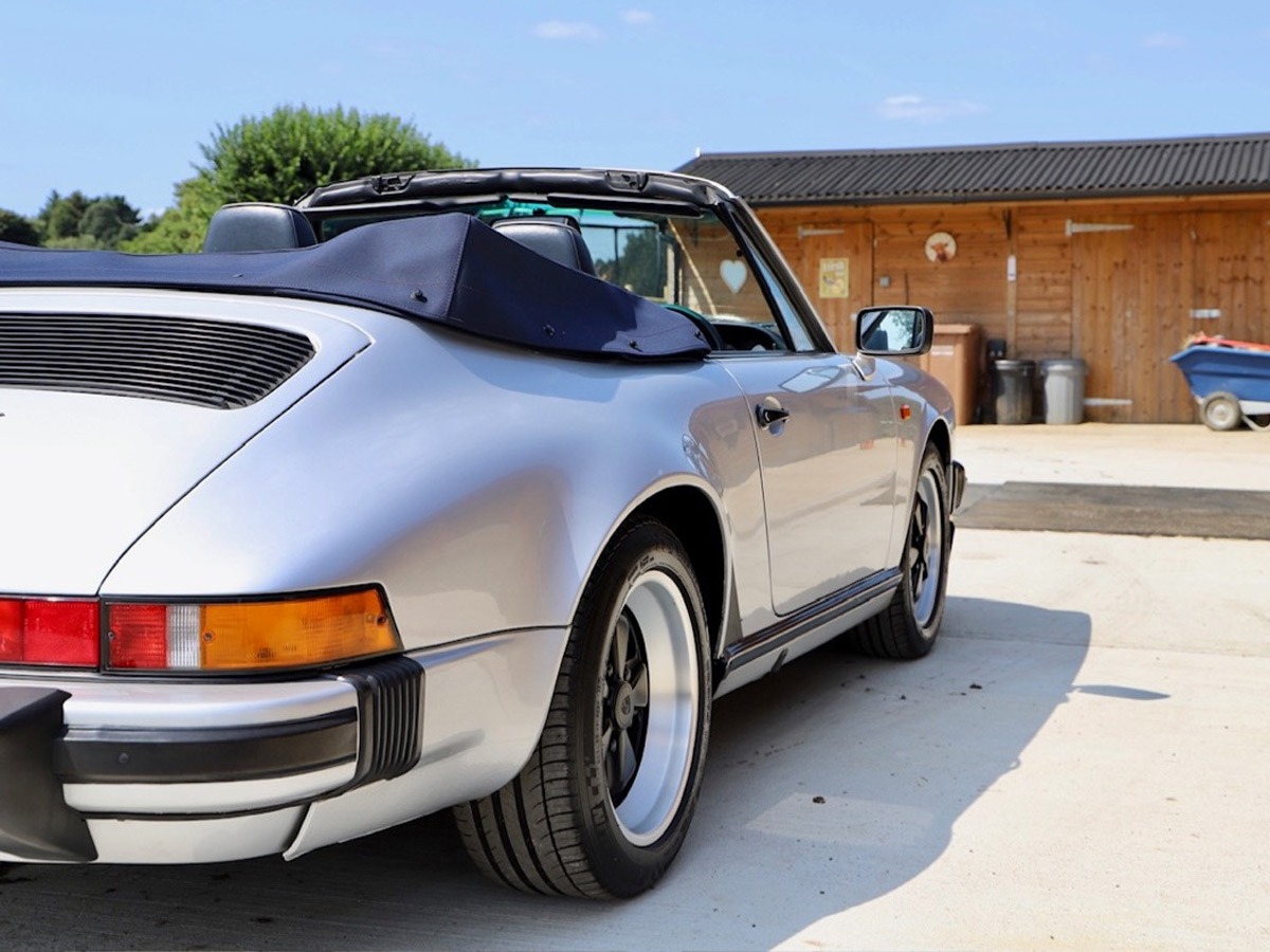 1989 Porsche 911 Image 8