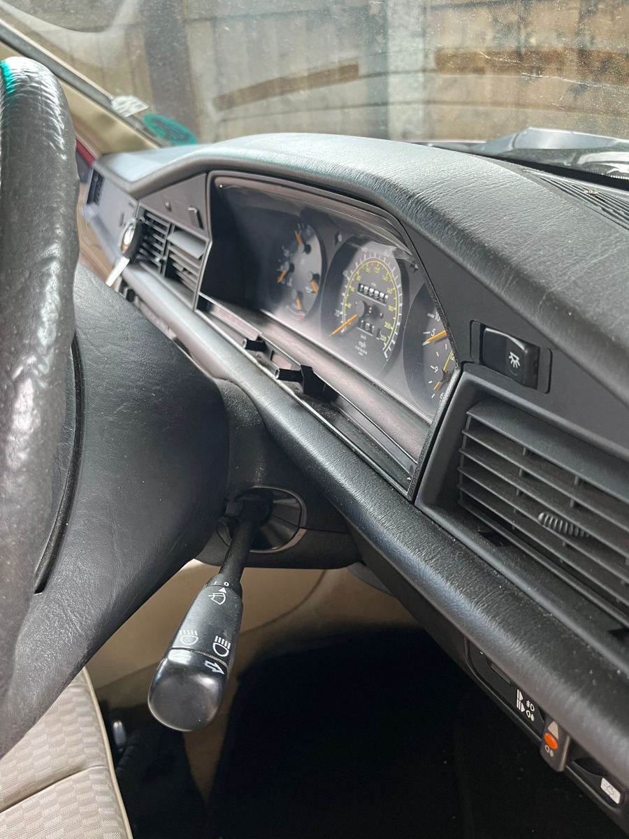 1990 Mercedes-Benz 190E Image 6