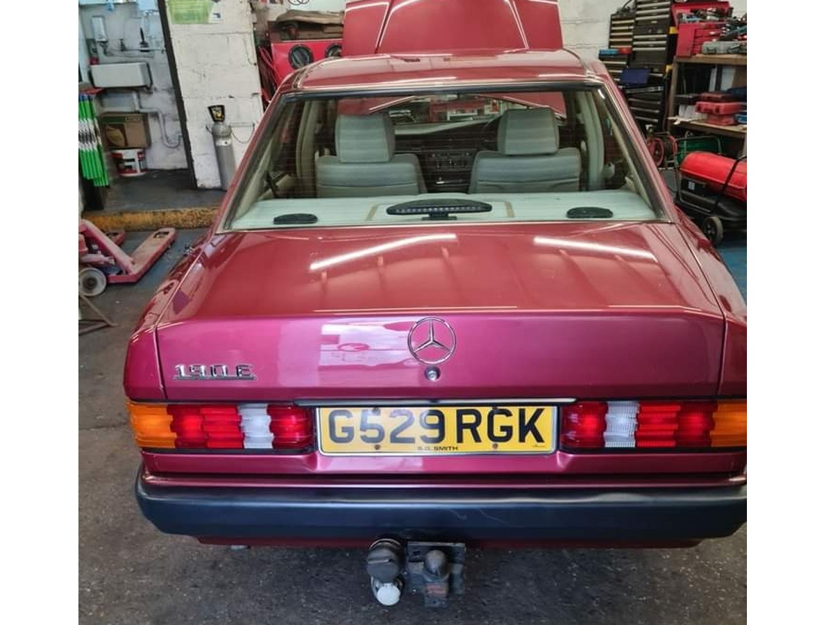 1990 Mercedes-Benz 190E Image 4