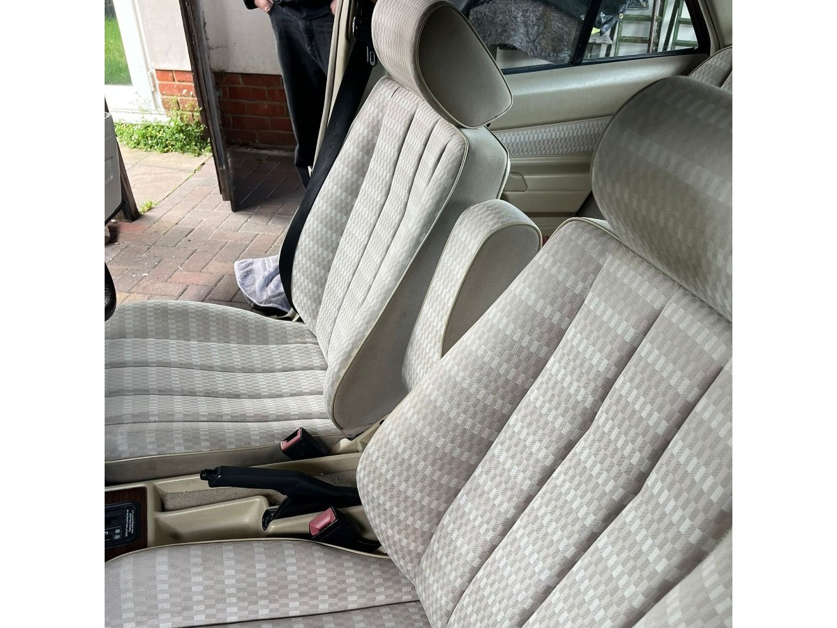 1990 Mercedes-Benz 190E Image 8