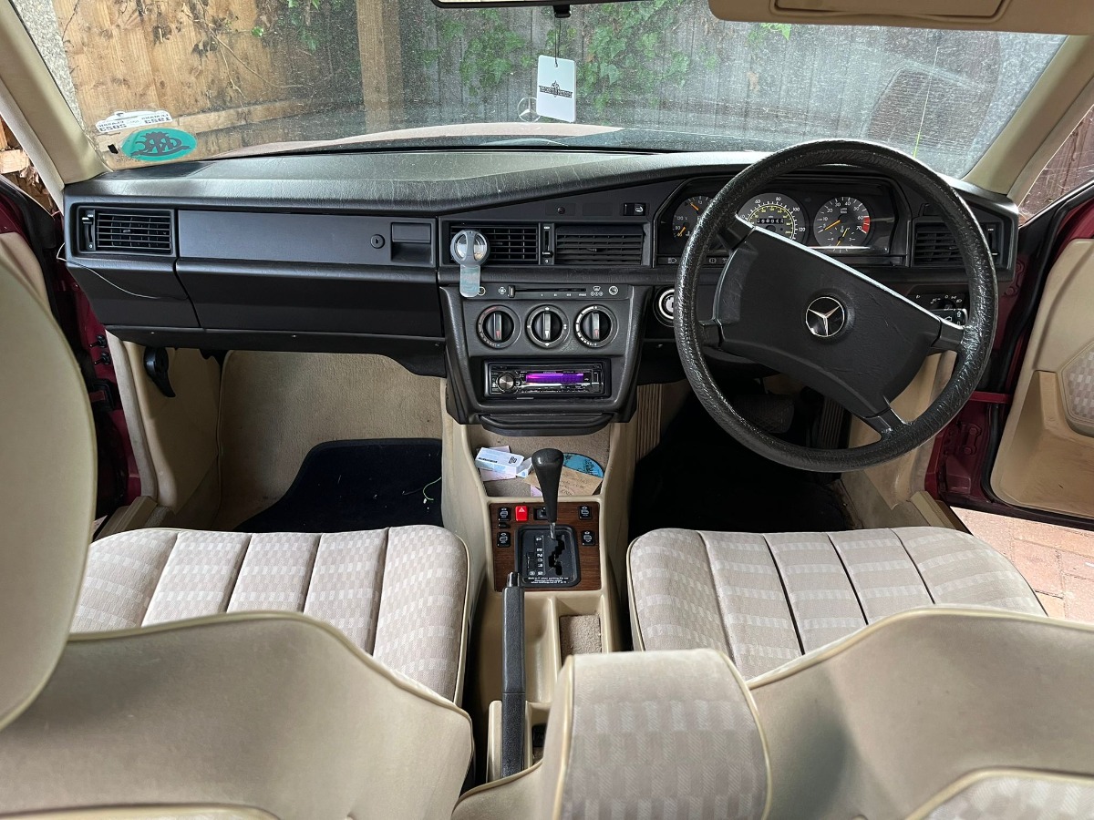 1990 Mercedes-Benz 190E Image 5