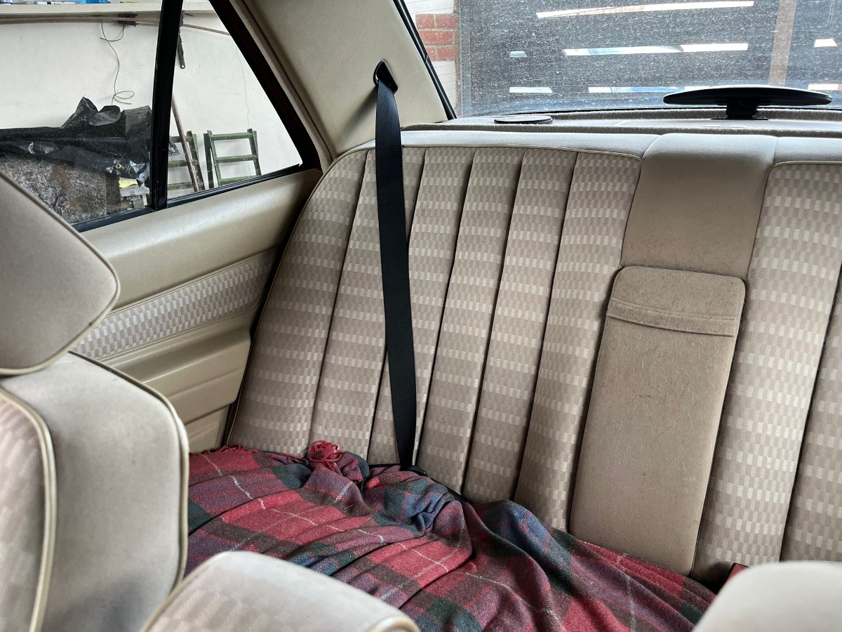 1990 Mercedes-Benz 190E Image 11