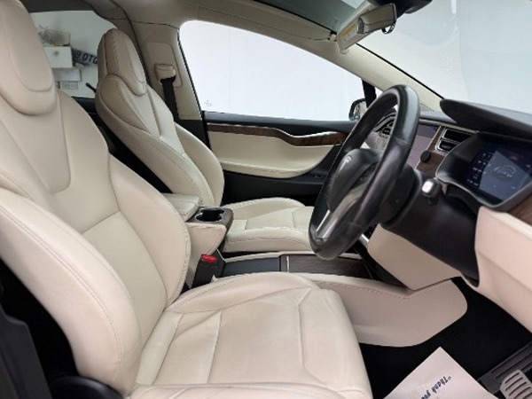 2017 Tesla Model X Image 5