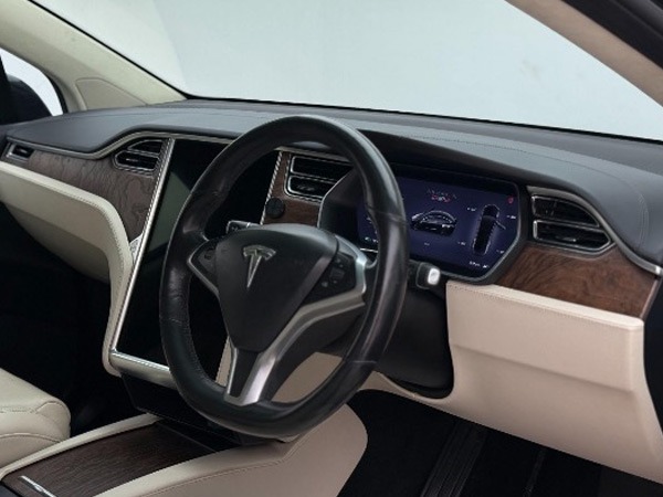 2017 Tesla Model X Image 8