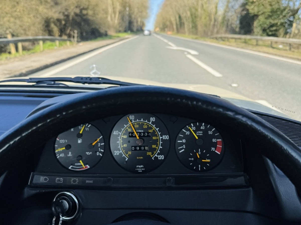 1981 Mercedes-Benz W123 Image 11