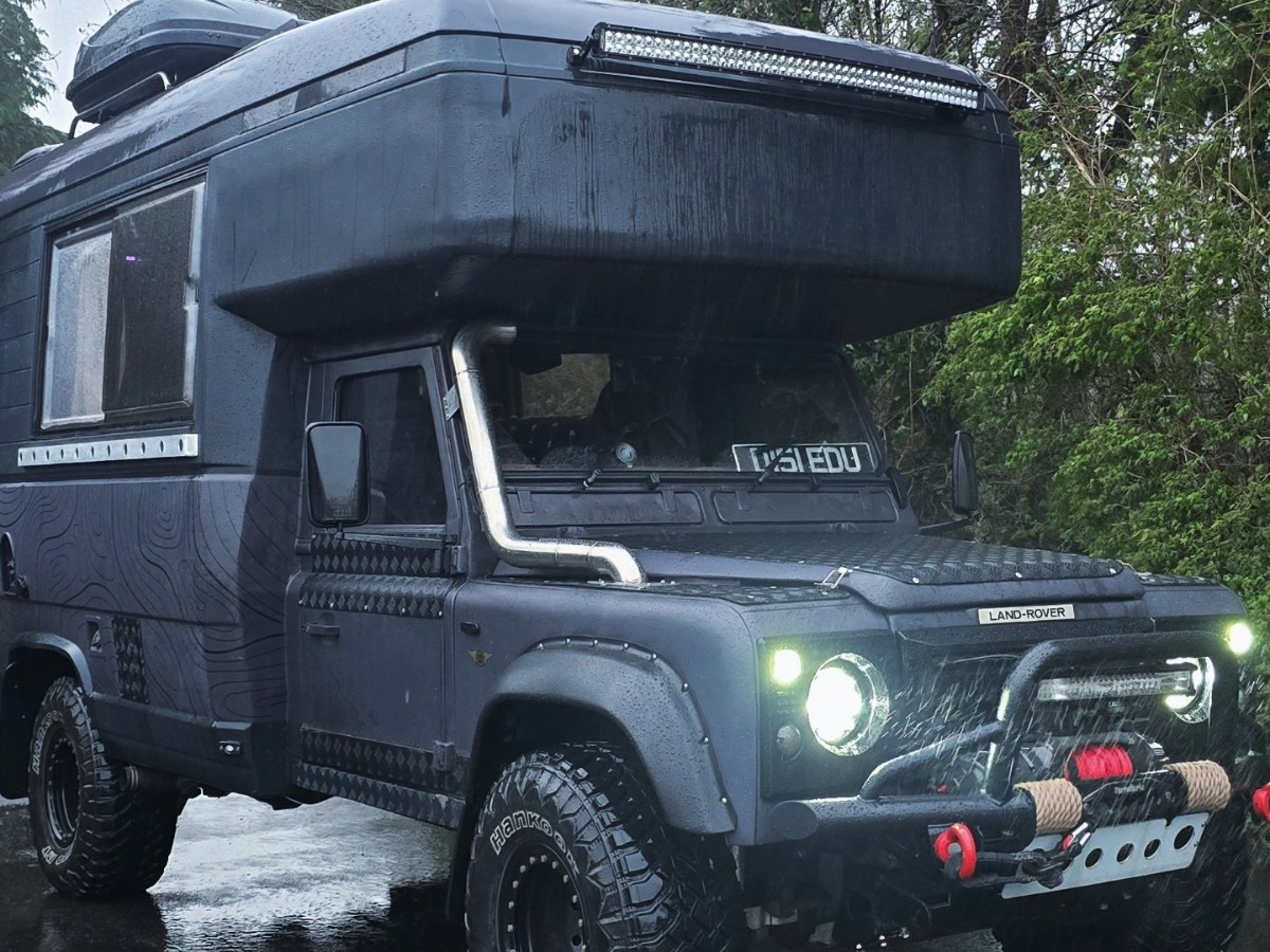 1987 Land Rover Defender Image 1