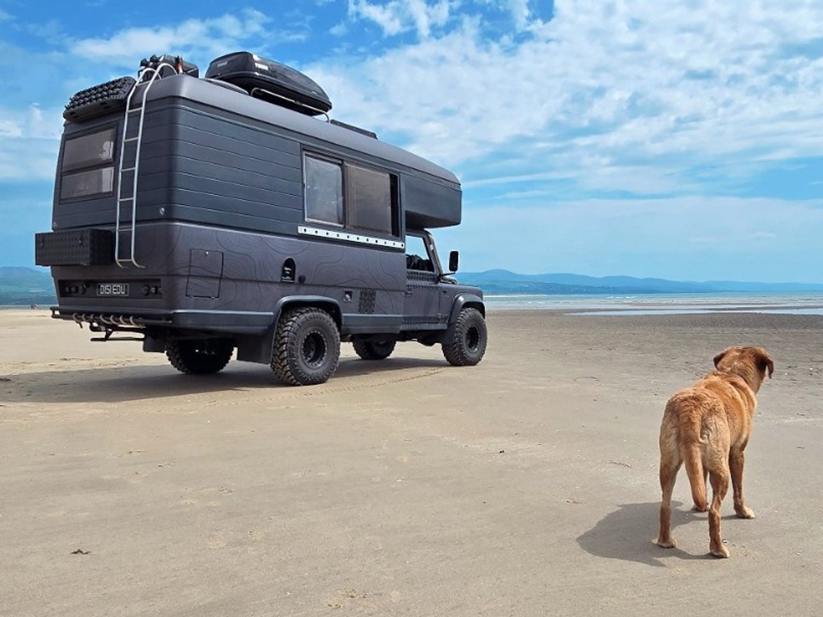 1987 Land Rover Defender Image 2