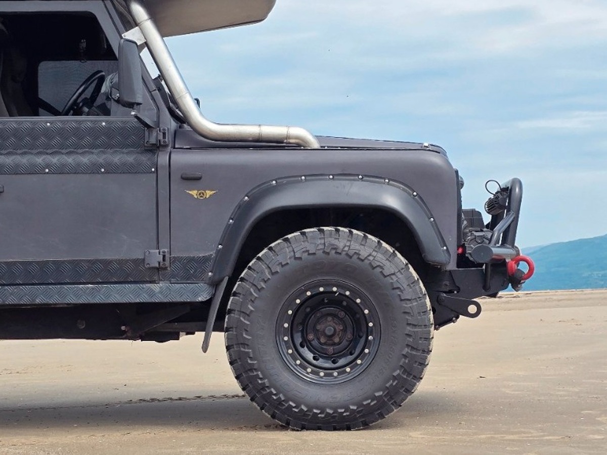 1987 Land Rover Defender Image 4